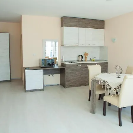 Mirena Rose Garden Family Studio Апарт-отель