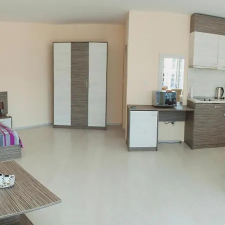 Mirena Rose Garden Family Studio Апарт-отель 4*