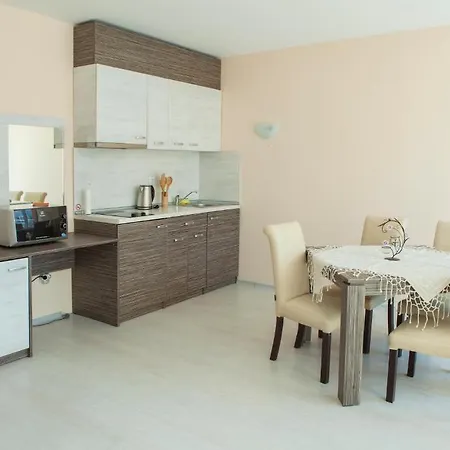 Hotel de apartamente Mirena Rose Garden Family Studio